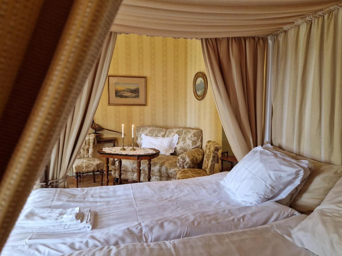 בית הארחה Floda  	Naeaes Slott מראה חיצוני תמונה