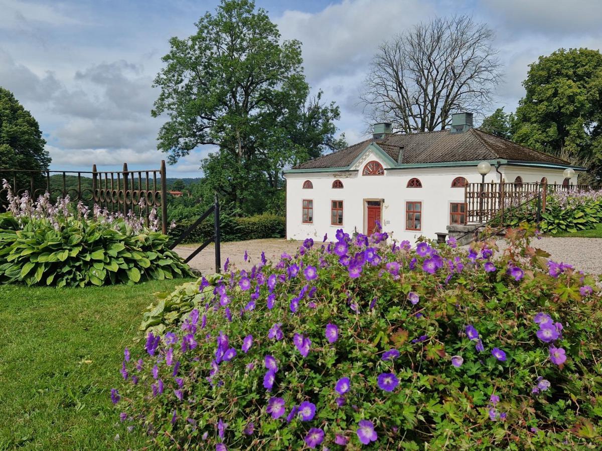 בית הארחה Floda  	Naeaes Slott מראה חיצוני תמונה