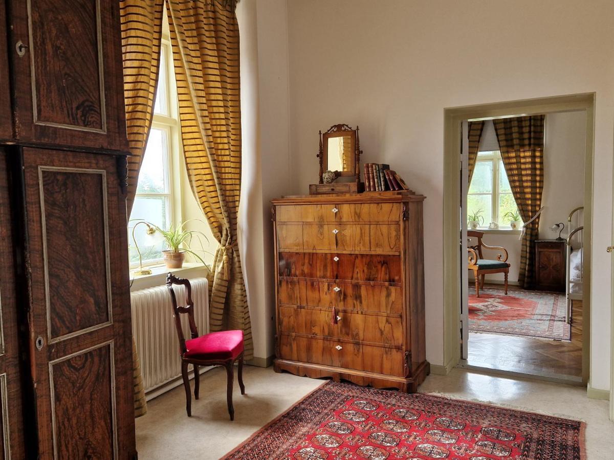 בית הארחה Floda  	Naeaes Slott מראה חיצוני תמונה