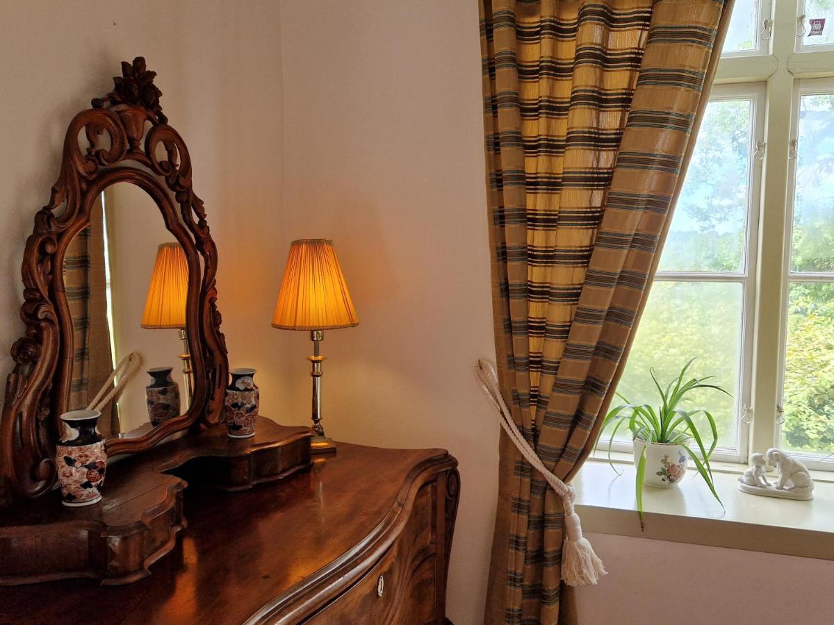 בית הארחה Floda  	Naeaes Slott מראה חיצוני תמונה