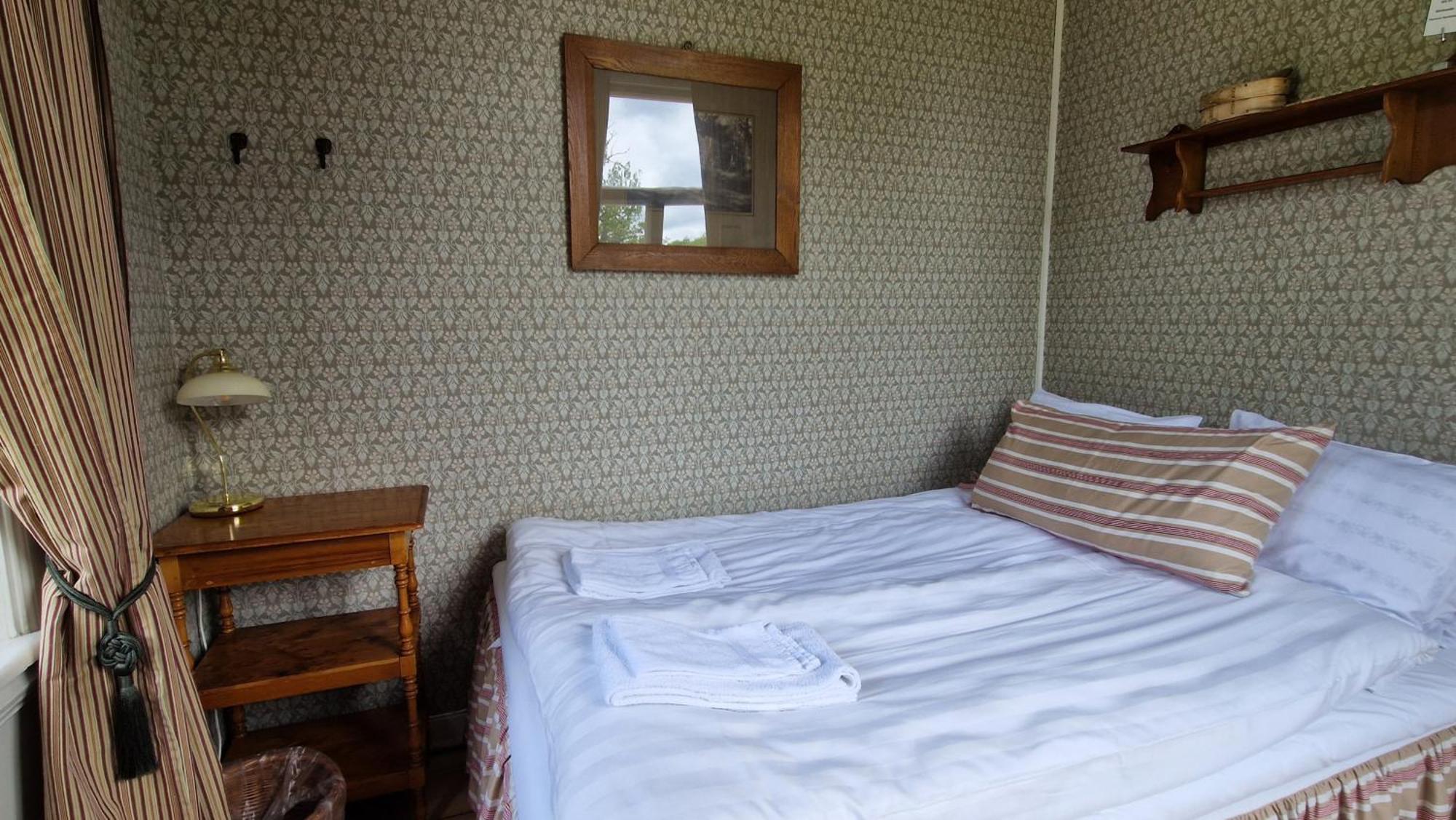 בית הארחה Floda  	Naeaes Slott מראה חיצוני תמונה